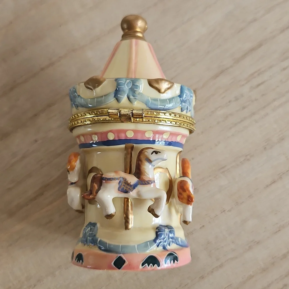 Small Carousel Ceramic Box - Picture 4 of 10
